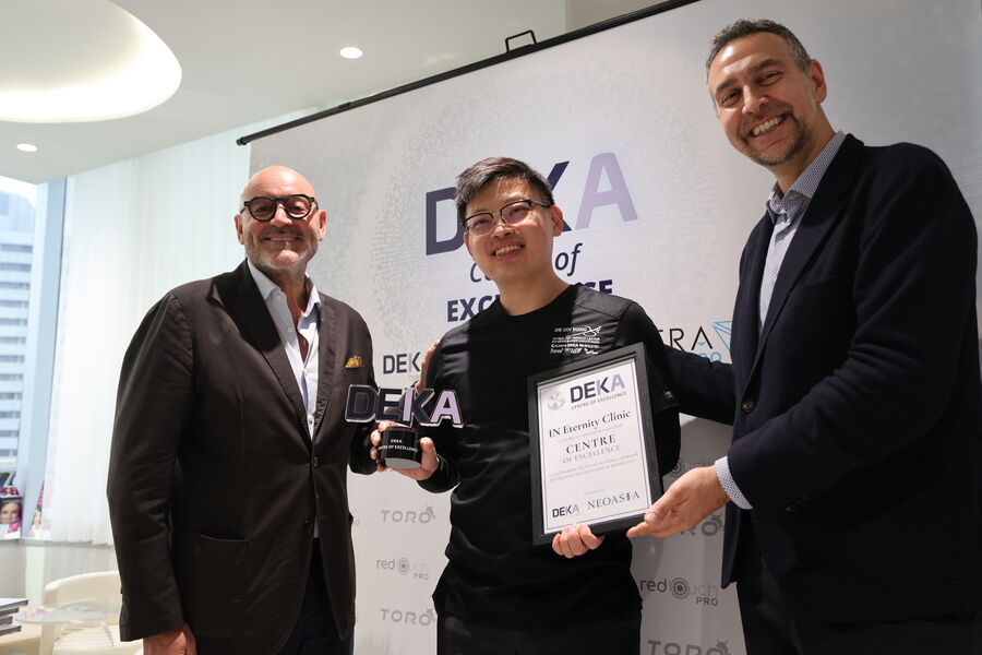 Dr Sin Yong receiving the DEKA Centre of Excellence certification from DEKA and NeoAsia representatives, Singapore