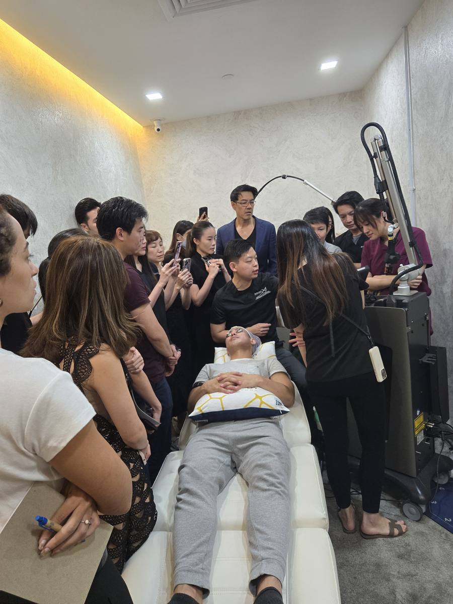 Attending physicians crowd the treatment room as Dr Davin Lim performs Tetra Pro S3 Resurfacing on Dr Sin Yong at Bio Aesthetic Singapore