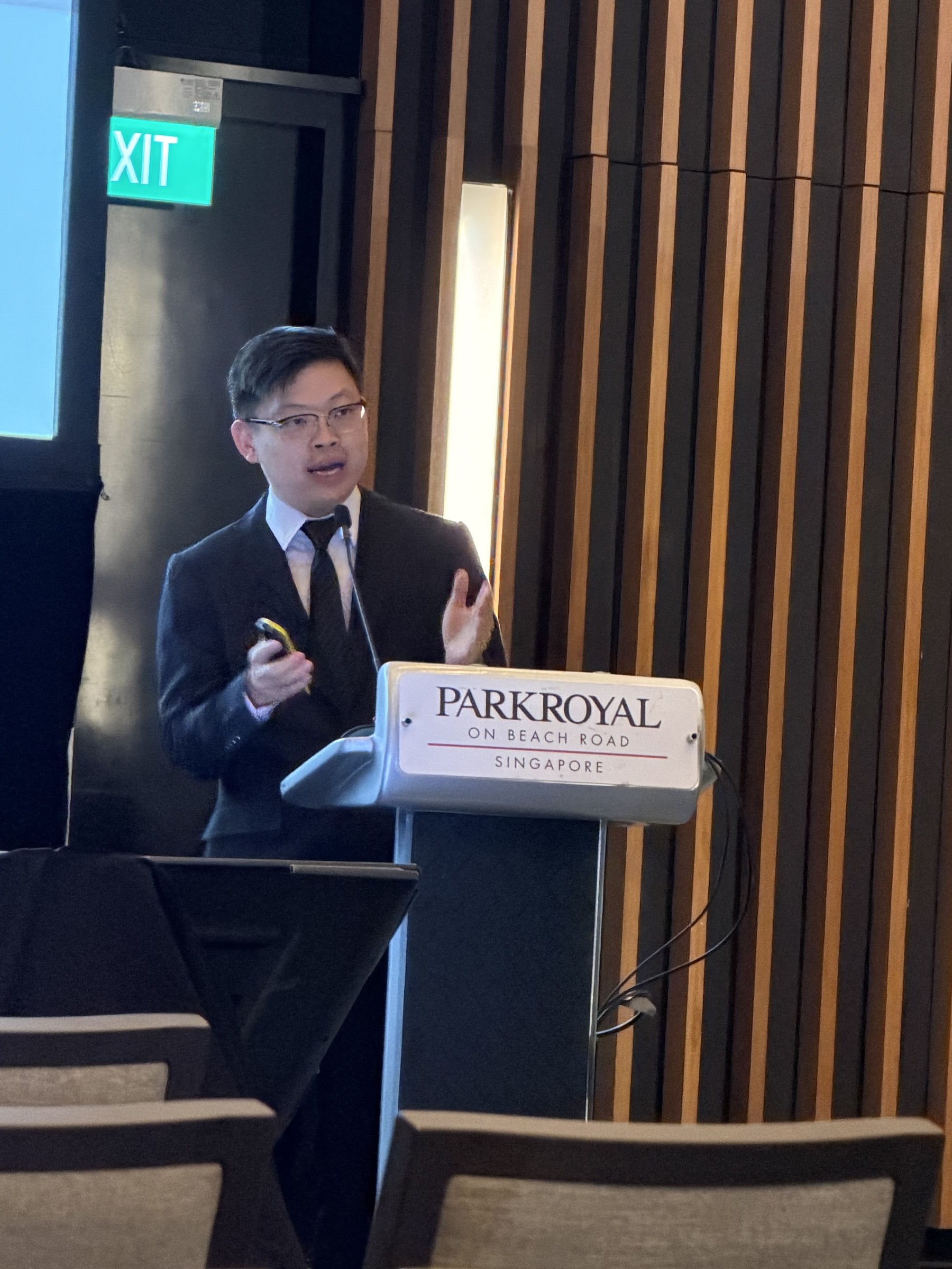 Dr Sin Yong presenting Second Gen Microwave Technology for Body Contouring at the podium, SAM Conference 2026, PARKROYAL on Beach Road, Singapore