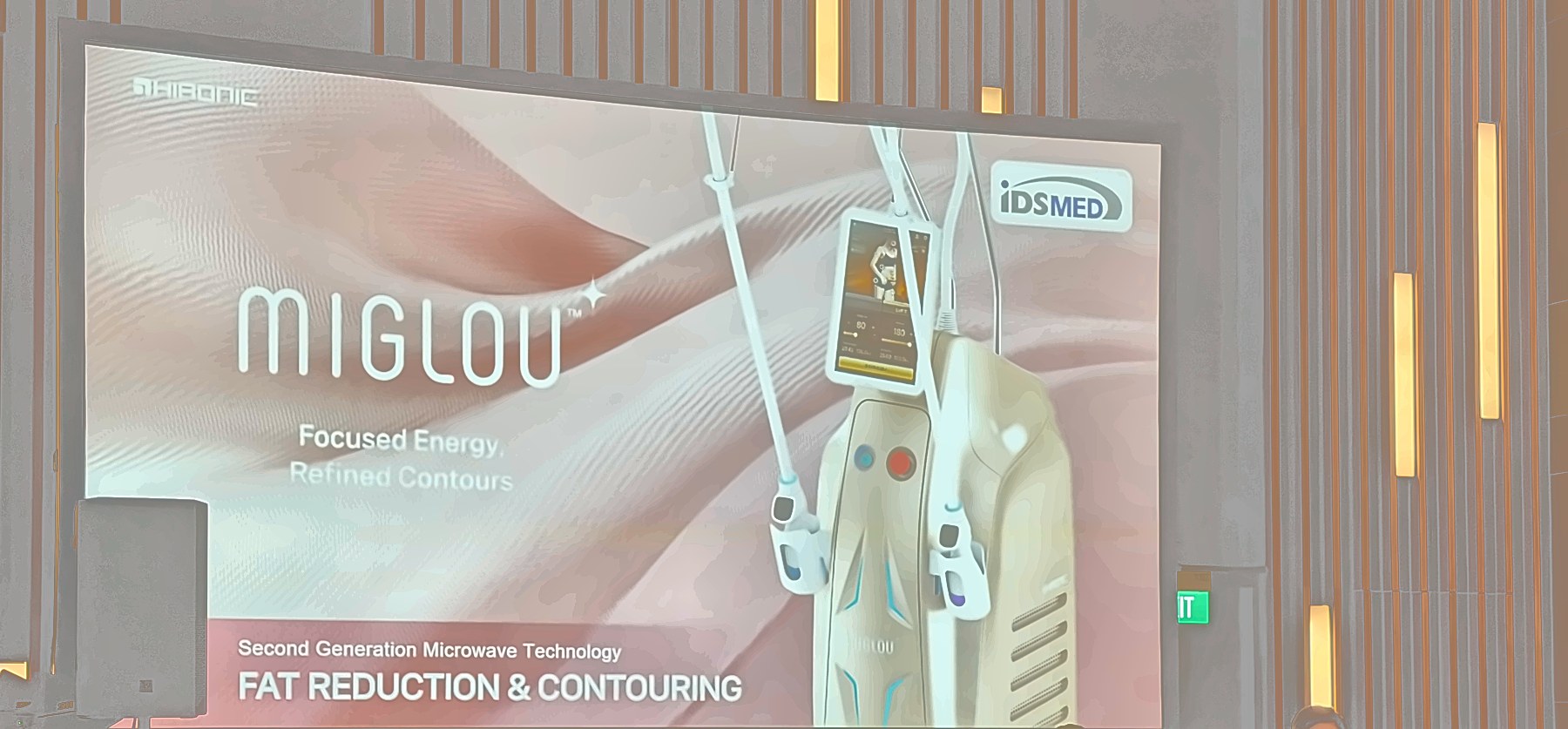 Dr Sin Yong presenting on ultra-high frequency energy for body contouring at the SAM Conference 2026, Singapore